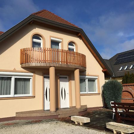 Gitta Apartman Buk Exterior foto