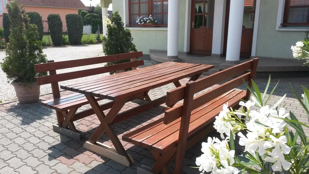 Gitta Apartman Buk Exterior foto