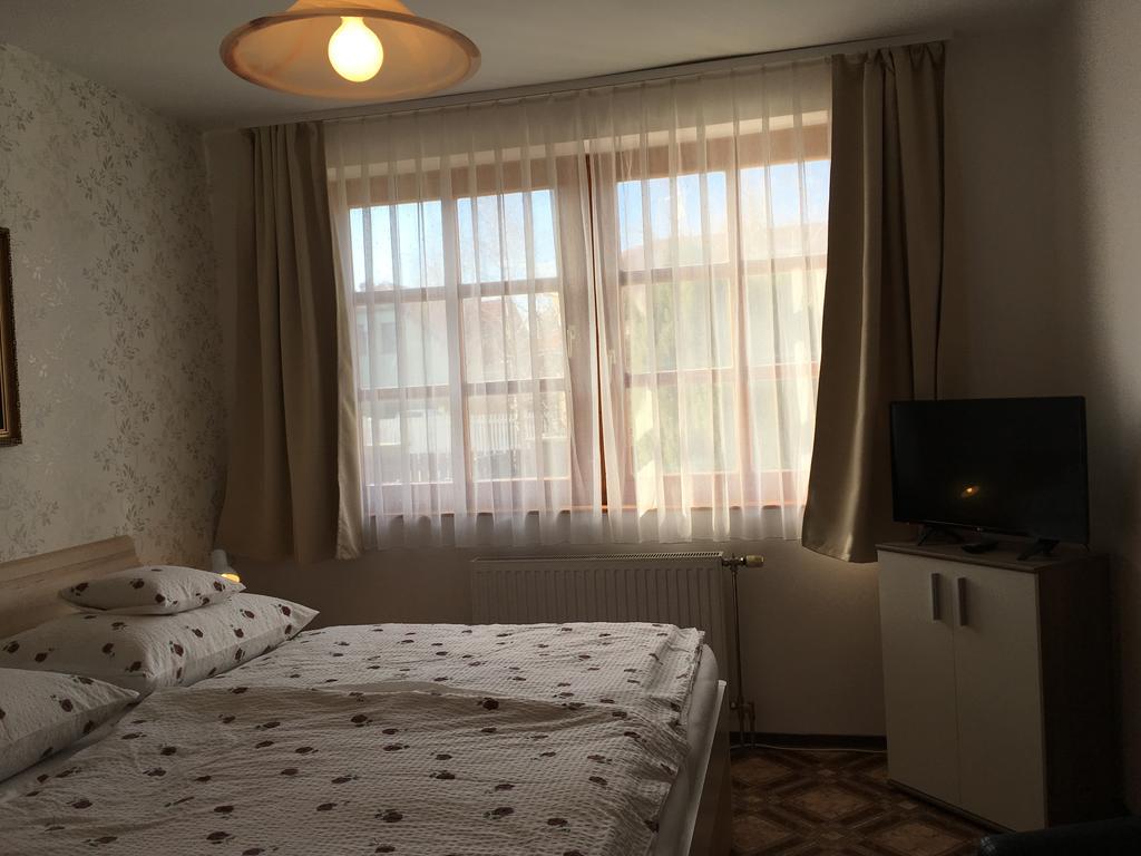 Gitta Apartman Buk Exterior foto